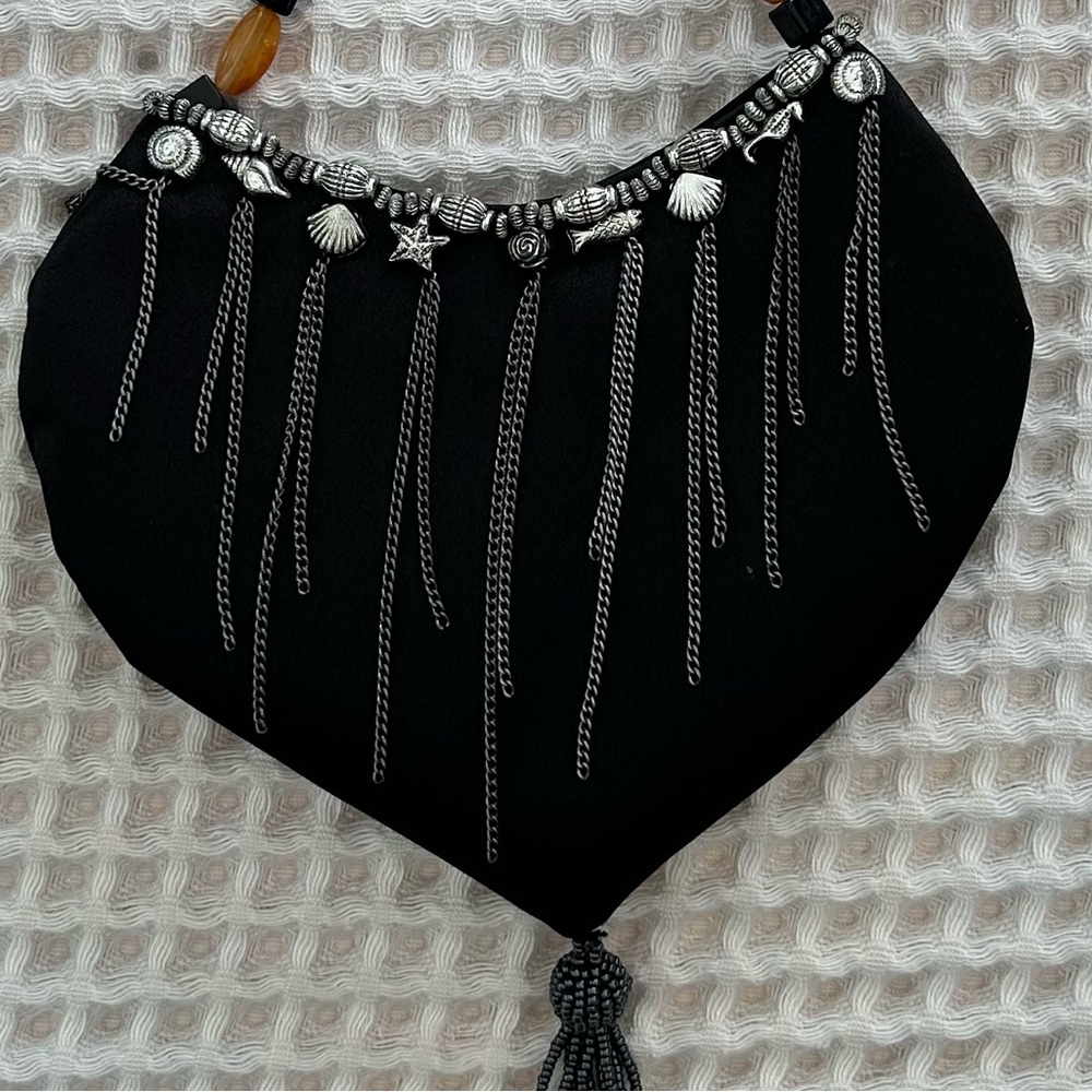 Elegant Black Heart-shaped Mini Bag with Silver and Bead Accents, Handle, Tassel - Picture 5 of 8